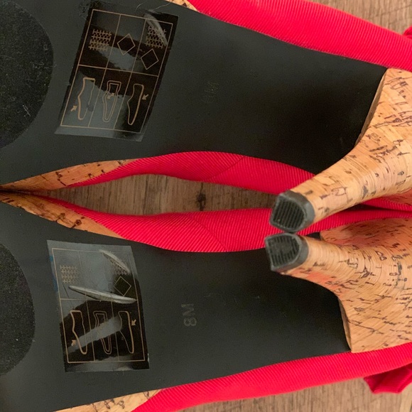 Bebe size 8 pump heels never worn - Picture 7 of 7